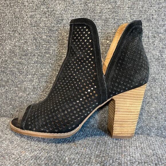 Lucky Brand Larise Bootie Womens 9 Black Suede Perforated Slip On Block Heel - Picture 2 of 10